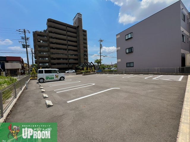 プレミレントの駐車場
