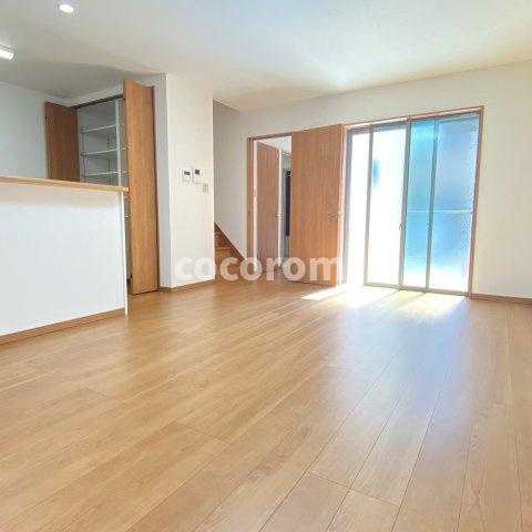 門真市大池町戸建の居間・リビング