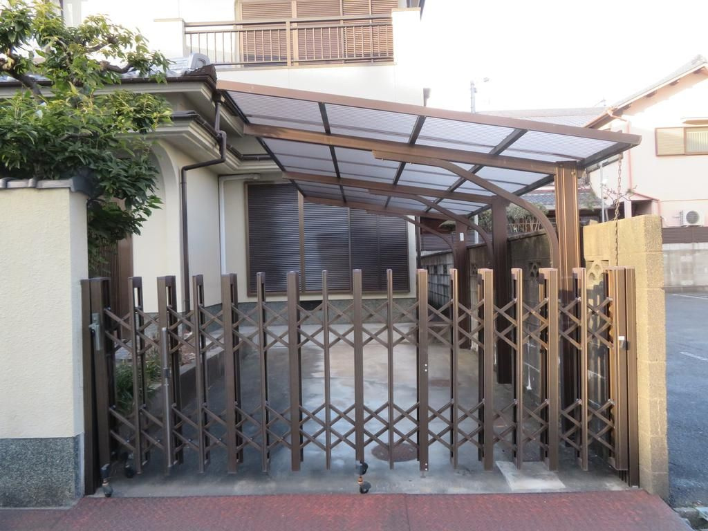 寝屋川市豊野町戸建のエントランス