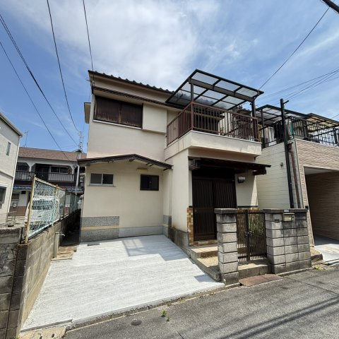 黒原城内町貸家のエントランス