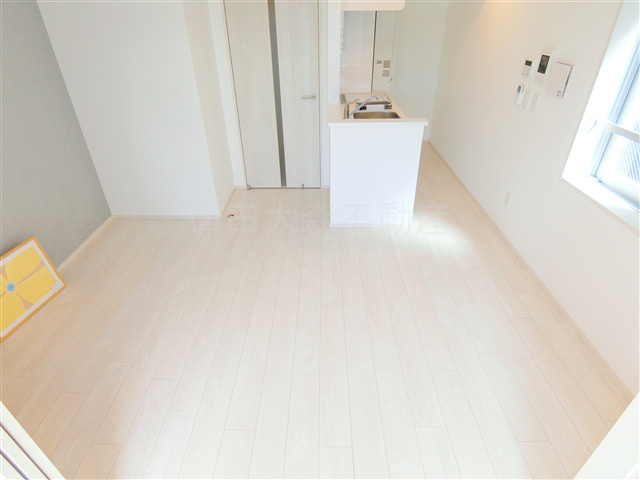 CASA PIAZZAカーサピアッツァ下丸子の居間・リビング|LDK8.2帖　カウンターキッチンのリビングダイニングキッチン