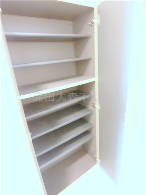 エスティム南六郷の設備|玄関収納　シューズBOX