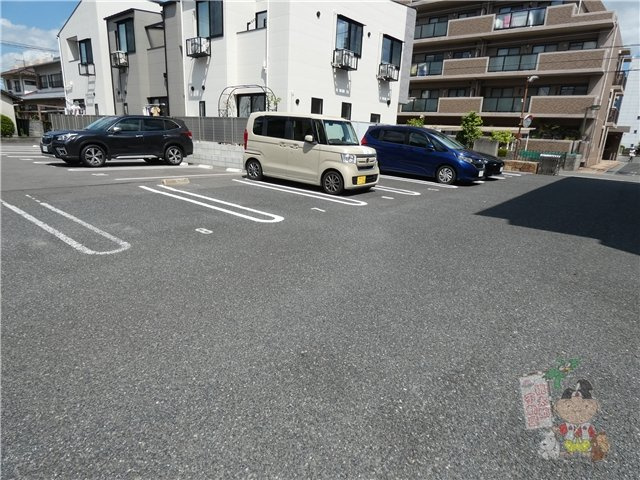 ルリエメール伊島 Bの駐車場