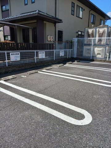 プリムローズの駐車場