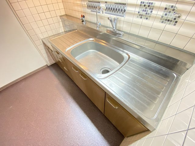 尼崎市武庫元町２丁目のアパートのキッチン