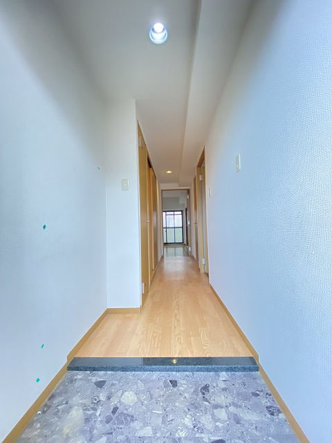 尼崎市武庫元町２丁目のアパートの玄関