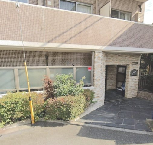 新宿区西新宿５丁目の賃貸マンションのエントランス