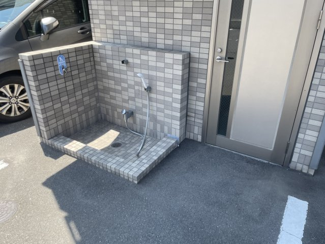 アルファステイツ中日吉のその他共用部分|ペットとの暮らしをサポートする足洗い場を完備し、お散歩帰りも室内を汚さず帰宅できます。