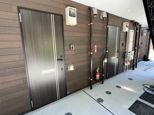 アグレット弘明寺のエントランス