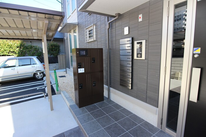 熊本市中央区国府１丁目のアパートのエントランス