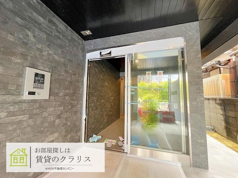 エクシード洛西口のエントランス