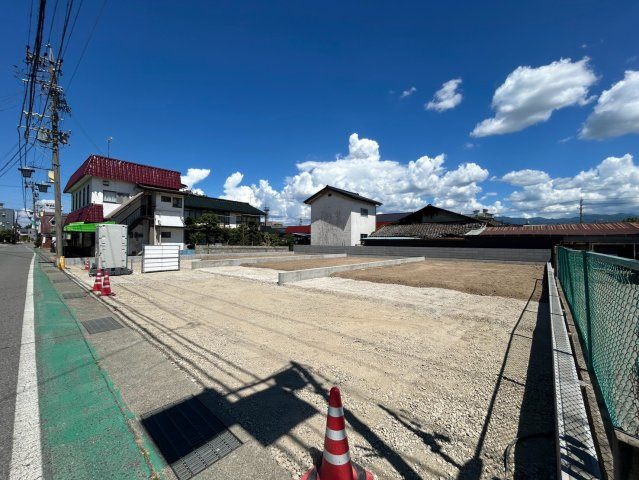 新築戸建　篠ノ井御幣川　全3棟の前面道路含む現地写真