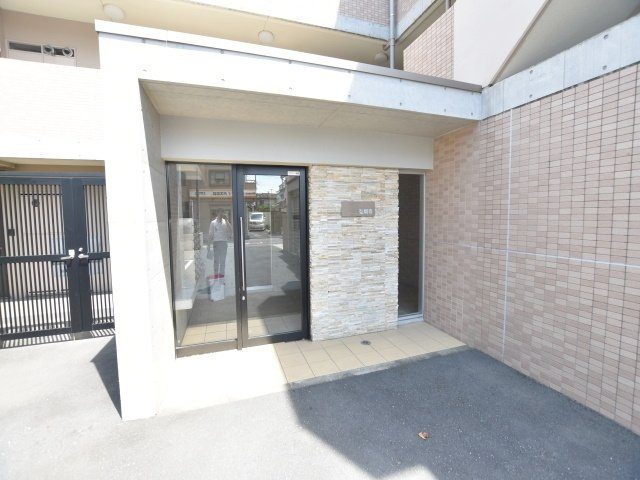 リバージュ弘明寺のエントランス