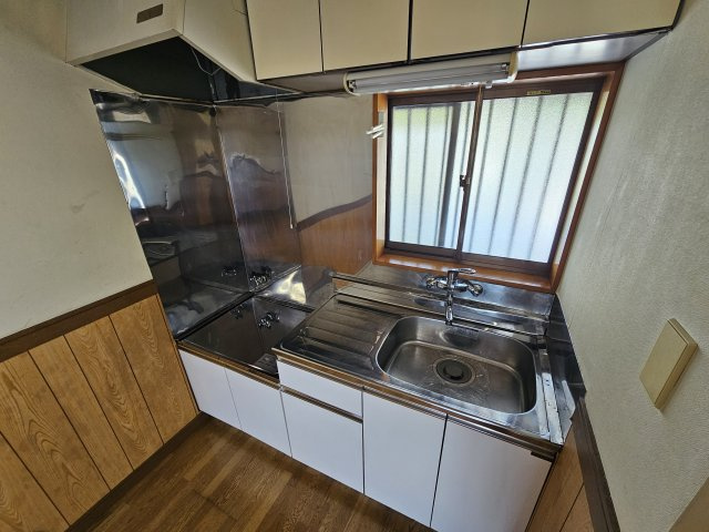 ハイグレード小島のキッチン|コンパクトなキッチンで掃除もラクラク