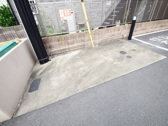 リバージュ弘明寺の駐車場