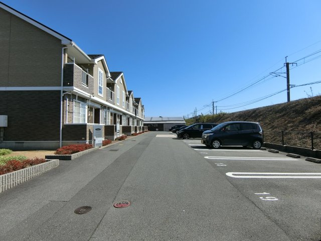ＪーシャモニーＢの駐車場