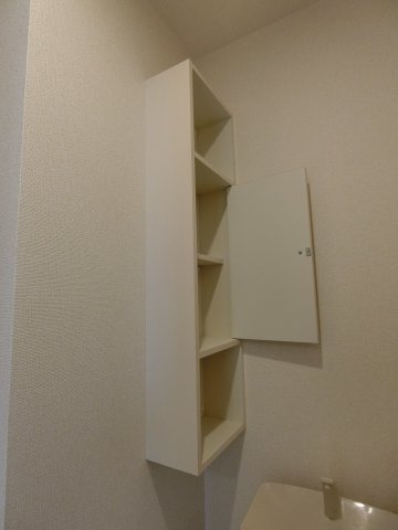 エミネンスの収納|イメージ101号室の写真（反転あり）
