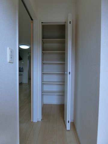 エミネンスの収納|イメージ101号室の写真（反転あり）