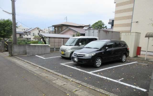 レオパレスサンポウの駐車場