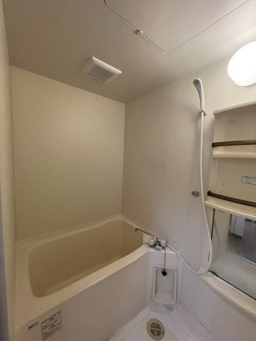 リュイールコンドウの浴室|※別部屋反転間取の写真となります。