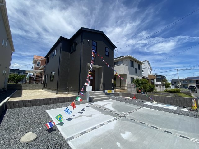 【いわき市郷ケ丘2丁目　第10・1号棟】　＼3LDK＋タタミコーナー＋WIC♪／の前面道路含む現地写真|同施工　◆外観の写真です◆　
お洒落な新築は気分が上がりますね♪　新しい暮らしをお楽しみいただけます！！家に帰宅するのがより一層楽しみになります♪

