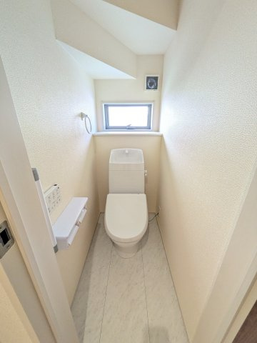 【いわき市郷ケ丘2丁目　第10・3号棟】　＼こだわりのつまったお洒落なデザイナーズ住宅♪／のキッチン|同施工　◆キッチンの写真です◆　使い勝手の良いシステムキッチン！
家族の笑顔を見ながらするお料理は対面キッチンの特権ですね！
お料理しやすいキッチンです♪