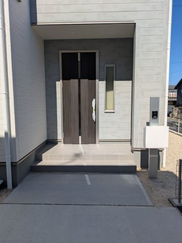 【いわき市郷ケ丘2丁目　第10・3号棟】　＼こだわりのつまったお洒落なデザイナーズ住宅♪／の収納|同施工　◆収納スペースの写真です◆　衣類やカバンなどたっぷりと収納可能です！生活感のあるものを隠して置けるからお部屋をスッキリと見せやすいです。





