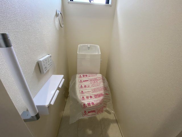 【いわき市郷ケ丘2丁目　第10・3号棟】　＼こだわりのつまったお洒落なデザイナーズ住宅♪／のトイレ|同施工　◆ゆったりとした空間のトイレです