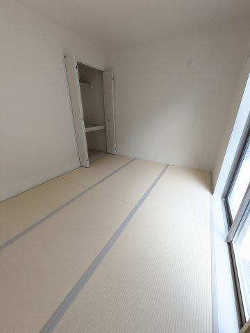 ☆新築デザイナーズ分譲　【いわき市平南白土　全６棟】　4号棟の和室|◆和室の写真です◆　お泊りに来た親戚や来客時、ちょっと横になりたい時にあると便利です♪　和の雰囲気が心を落ち着かせてくれますね♪