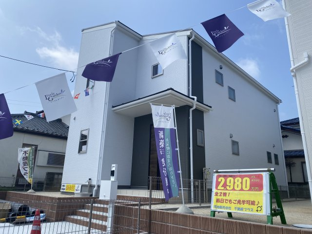 【久之浜町第4／2号棟】　お買い物に便利な立地♪　おしゃれさん必見♪デザイナーズ新築建売住宅！　の外観|一緒に理想の住まいを見つけましょう！（＾＾）
お住まいの相談だけでなく、地域の事についても是非お気軽に尋ねてください！
お問い合わせは不動産プラスまで☆

