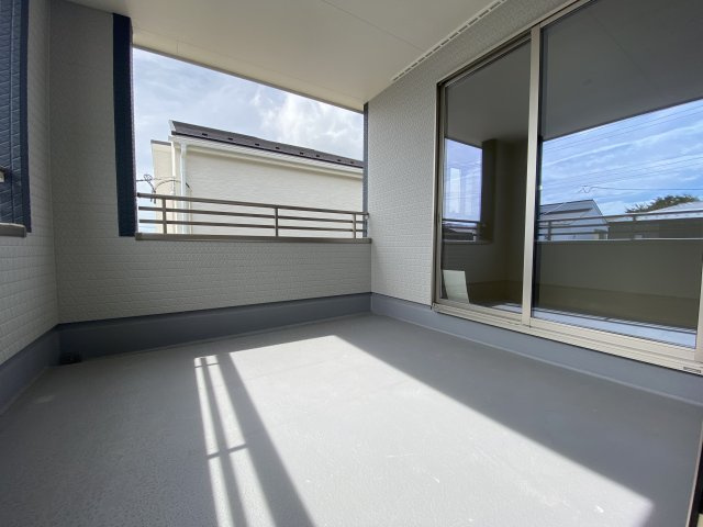 【常磐上湯長谷町第4】　デザイナーズ新築建売住宅　1号棟　新生活応援キャンペーン実施中！のバルコニー|同施工◆バルコニーの写真です◆　
洗濯物から布団まで一度にたくさん干せて便利です♪
眺めのよいバルコニーで、あなただけのリラックスタイムを☆