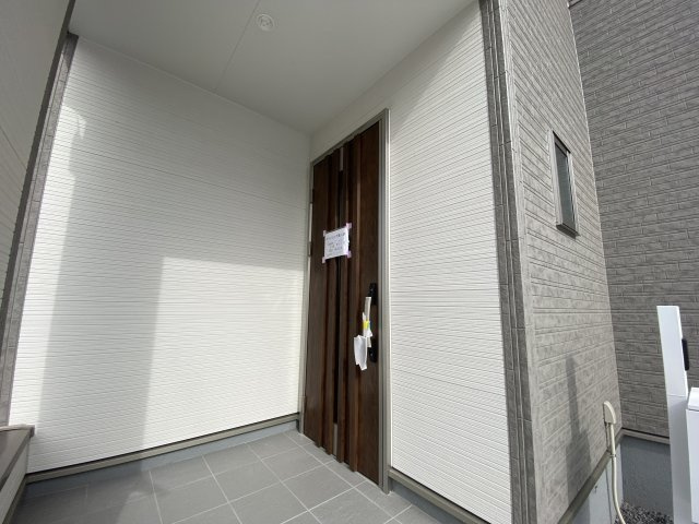 【いわき市泉町滝尻第2】　8号棟　●6号バイパスへのアクセス良好の玄関|◆玄関の写真です◆
お洒落な玄関は気分が良いですね♪広々とした玄関になっております。　