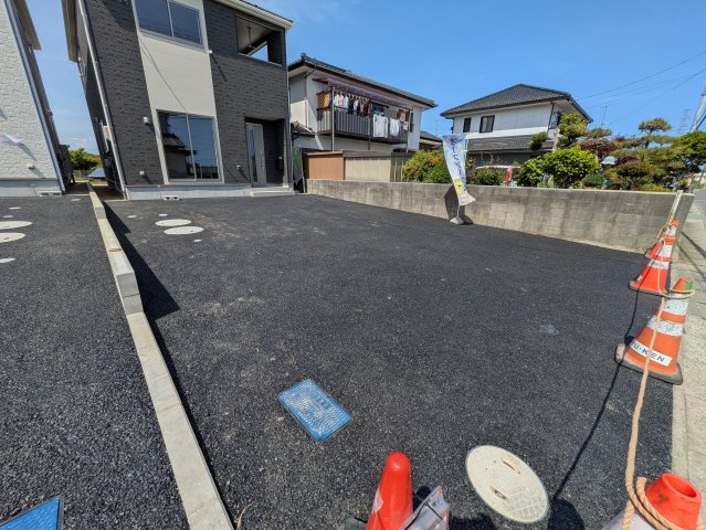 【金山町東台第10／2号棟】　4台駐車OK☆開放感のある間取りの4LDK物件！の前面道路含む現地写真|一緒に理想の住まいを見つけましょう！（＾＾）
お住まいの相談だけでなく、地域の事についても是非お気軽に尋ねてください！
お問い合わせは不動産プラスまで☆

