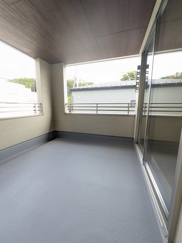 ☆新築デザイナーズ分譲　【いわき市平南白土　全６棟】　4号棟のバルコニー|◆バルコニーの写真です◆　
洗濯物から布団まで一度にたくさん干せて便利です♪
眺めのよいバルコニーで、あなただけのリラックスタイムを☆