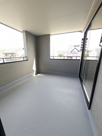 【勿来町窪田町通1丁目第1／1号棟】 新築一戸建て　ファミリークローク付き♪♪のバルコニー|同施工◆バルコニーの写真です◆　
洗濯物から布団まで一度にたくさん干せて便利です♪


