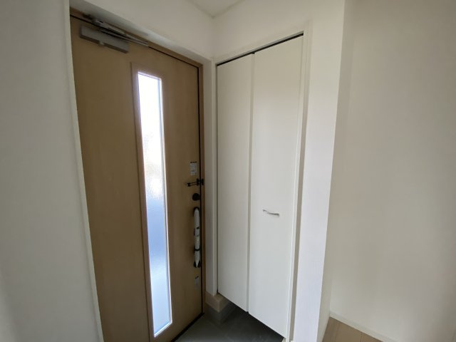 【いわき市郷ヶ丘第8／全2棟2号棟】　共働きの家族に住みやすい環境♪の玄関|同施工　■□■玄関の写真です■□■　
シューズボックスは収納力たっぷりで、整理整頓も楽ちんですね。