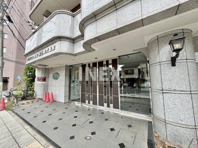 横浜市神奈川区西神奈川１丁目の賃貸マンションのエントランス