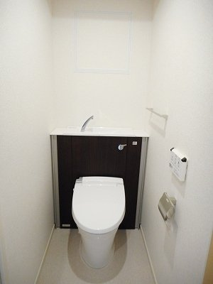 ワイズ・オハナのトイレ|落ち着いた色調のトイレです