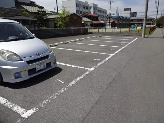 姫路市西今宿４丁目のハイツの駐車場