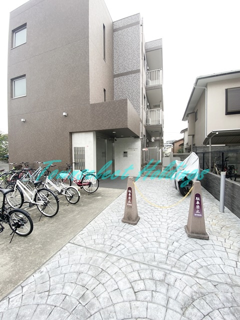 クリビア湘南のエントランス