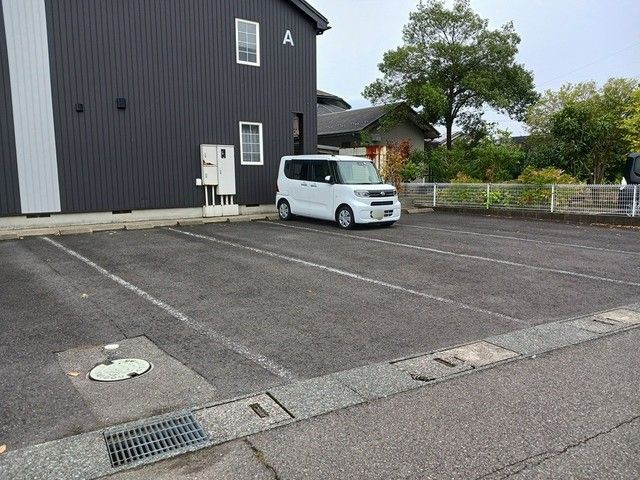 ココモラフォ－レＡの駐車場