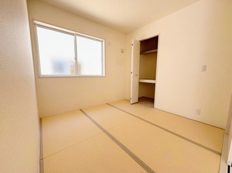 【和室】 | ☆☆新築分譲　平沼ノ内　敷地67.7坪！長期優良住宅　限定１棟！！ | リビング横には洋風和室4.5帖♪
子供部屋にも最適です◎