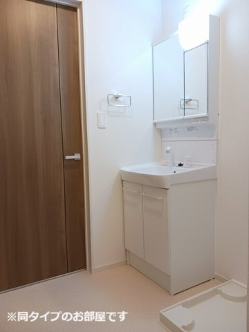 ＦＬＡＴ　Ｙ　Ⅴの洗面所|ゆったりとスペースのある洗面所