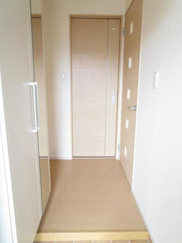 ルミエール六反地の玄関|明るい玄関です