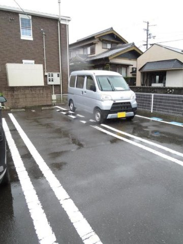 ルミエール六反地の駐車場|駐車スペースもあります
