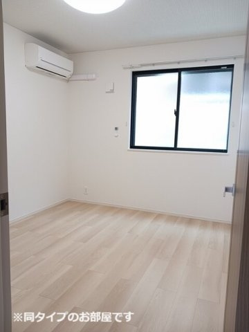 ＦＬＡＴ　Ｙ　Ⅴの内装|明るい色調の室内です