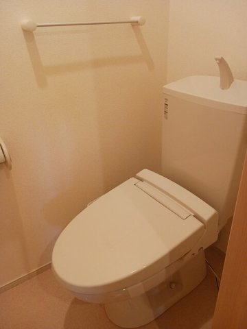 ホワイトローズＡのトイレ|清潔感のあるトイレです