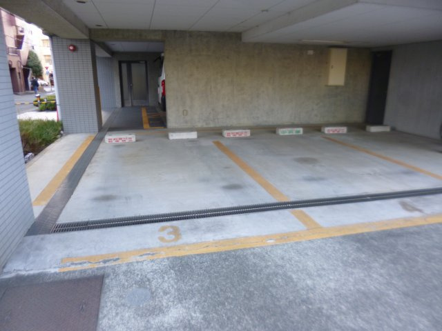 リンデンハイムの駐車場