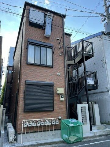 横浜市鶴見区本町通４丁目のアパートの外観
