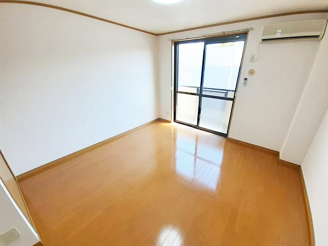 太宰府市大佐野３丁目のアパートの居間・リビング
